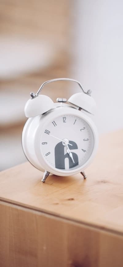 한 시간 뒤에 울리는 알람시계